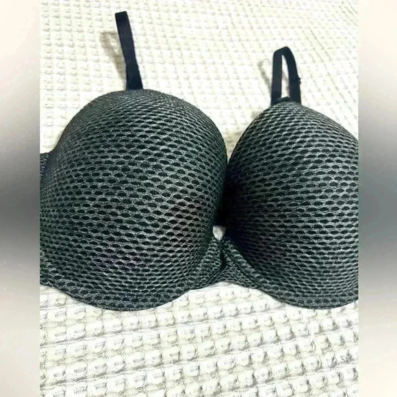 VICTORIA'S SECRET
UPLIFT SEMI DEMI/ DEMI-BUSTE SEMI-COUVRANT REHAUSSANT 32DDD/F - Picture 1 of 4